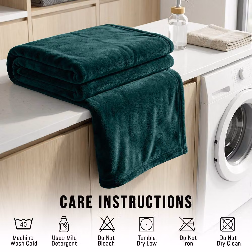 Pamposh Extra Large Reversible Flannel Fleece Blanket in Emerald Green – 10