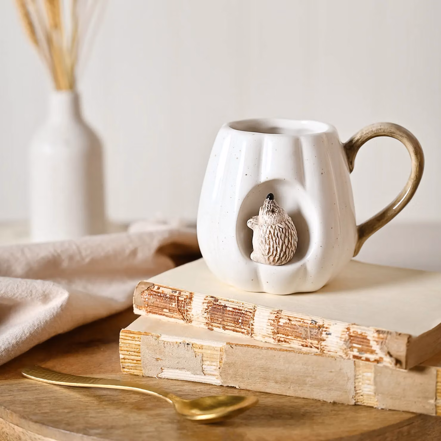 Country Living Autumn Harvest Hedgehog Ceramic Mug in White and Brown – 2