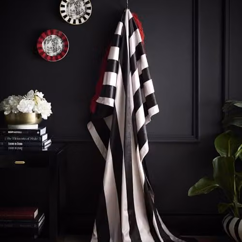 Ulster Weavers Striped Christmas Throw in Black with Fringes, W: 130 cm, D: 180 cm – 2