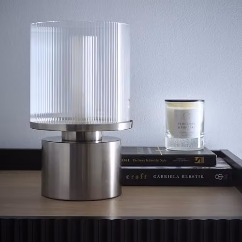 K LIVING Zoja Satin Nickel Table Lamp with Ribbed Transparent Glass Shade and Ceramic Bulb Cover