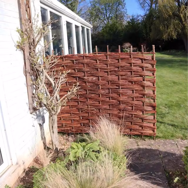 Willow Bunch Weave Hurdle Fence Panel in Brown Woven Wood, Height: 137 cm