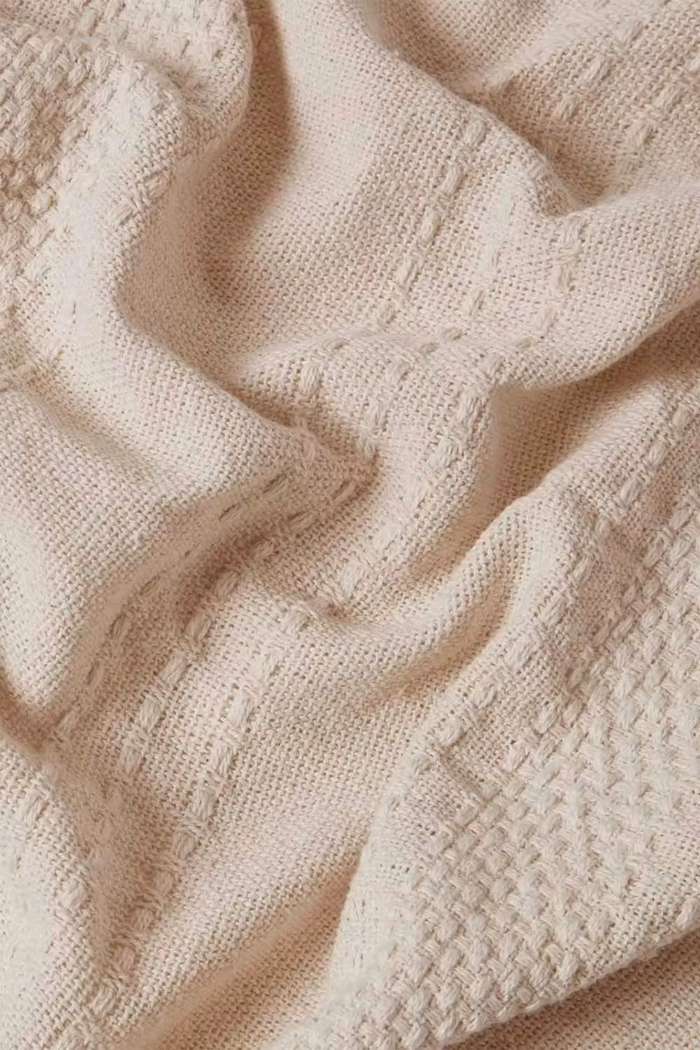 Homescapes Kashi Woven Cotton Throw with Tassels in Sand, W/D/H: 360 x 255 cm – 2