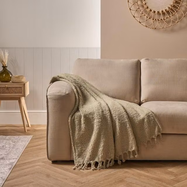 OHS Sherpa Fleece Throw Blanket with Tassels in Green