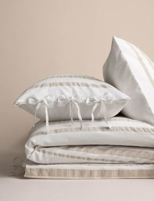 M&S Brushed Seersucker Striped Cotton Bedding Set in Beige and White, W/D/H: 90 x 190 cm
