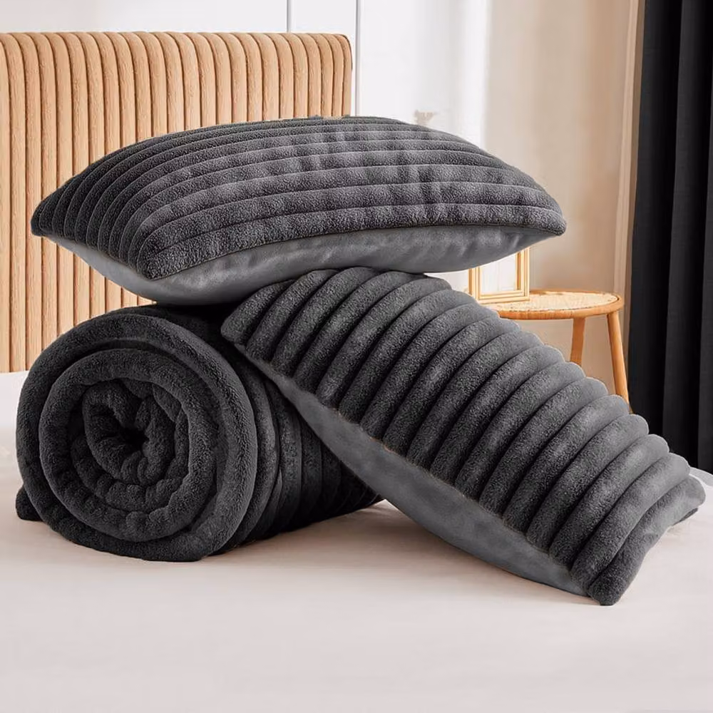 Velosso Jumbo Cord Faux Fur Duvet Cover and Pillowcase Set in Black, W: 180 cm, H: 200 cm – 2