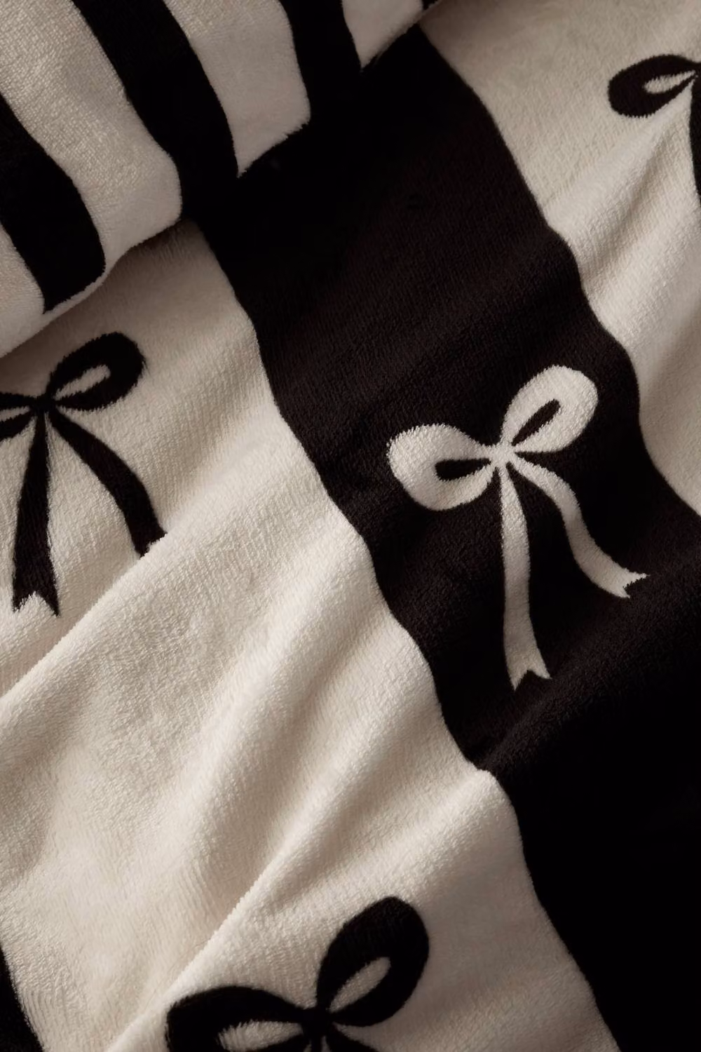 Fusion Reversible Striped Soft Fleece Duvet Cover Set in Black, W: 140 cm x H: 200 cm – 3