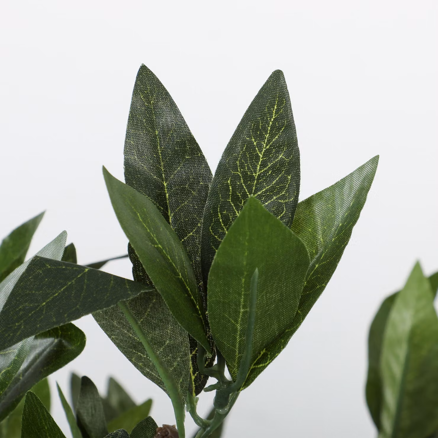 Outsunny Set of 2 Artificial Bay Laurel Topiary Trees with Twisted Trunk and Green Round Foliage in Weighted Concrete Pots – 7