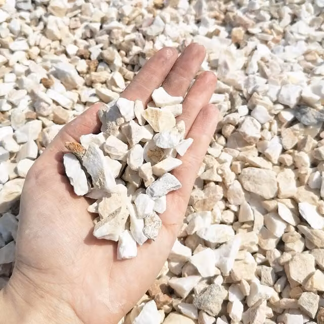Trans-Pal Decorative Natural Stone Gravel in Cappuccino Cream, Beige and White, 800kg