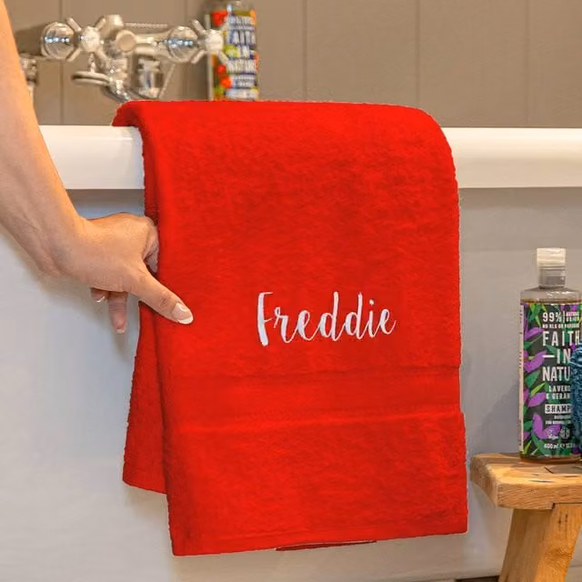 Duncan Stewart Personalised Luxury Fluffy Cotton Bath Towel in Red, W/D/H: 130 x 70 x 70 cm
