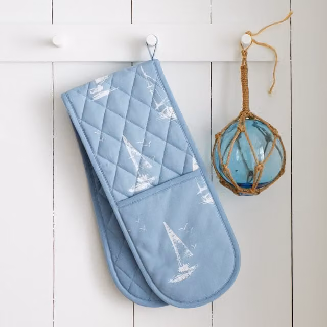 Catherine Lansfield Salcombe Boats Cotton Double Oven Glove in Blue and White