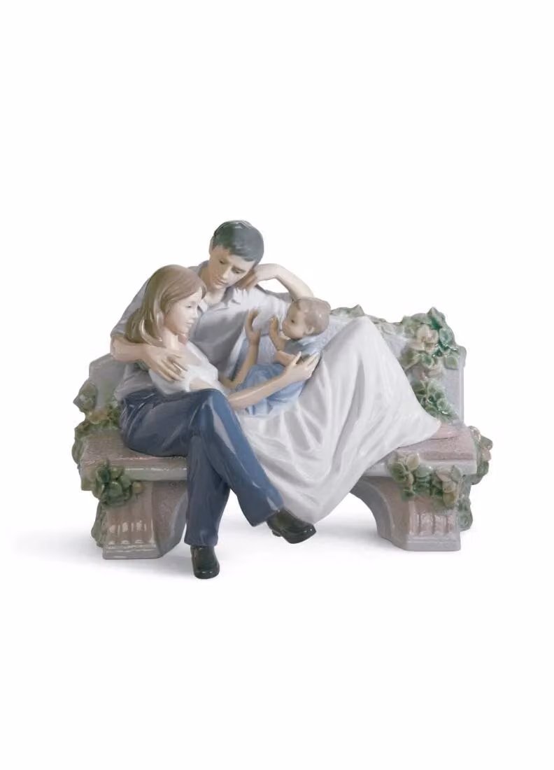 Lladró A Priceless Moment Multicolour Porcelain Couple Figurine