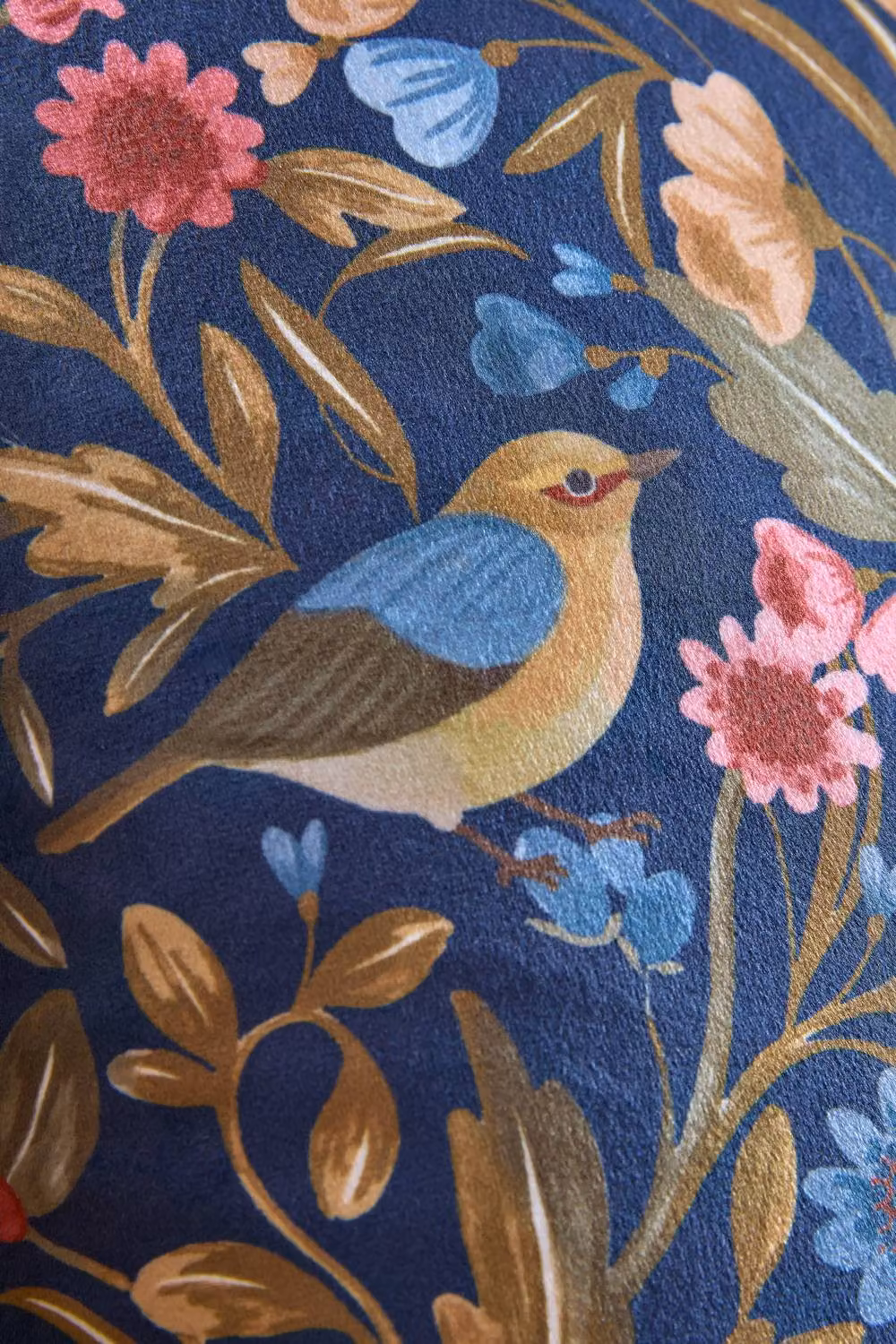 Catherine Lansfield Hedgerow Hopper Square Floral Cushion in Blue, W/D/H: 45 x 45 x 45 cm – 2