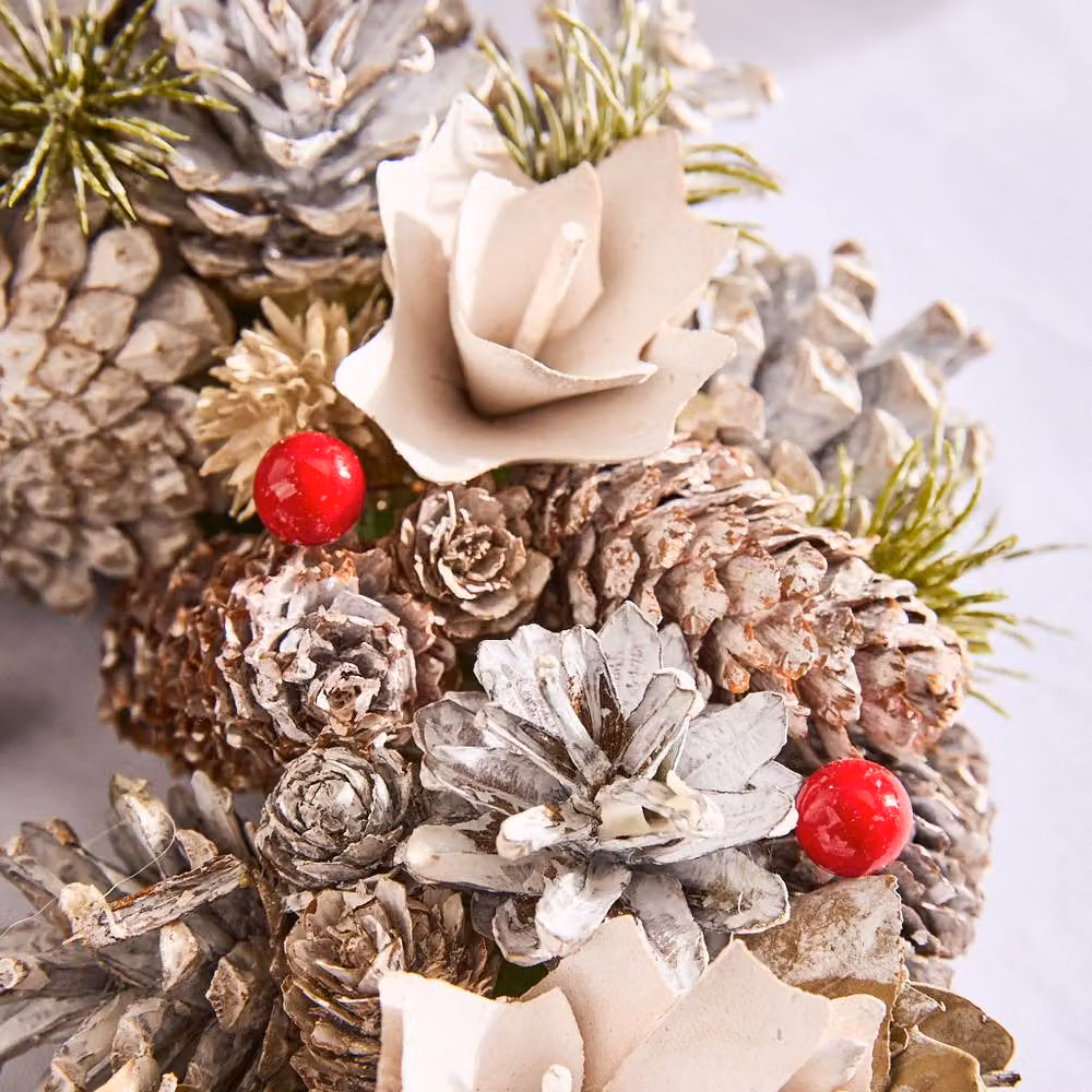 Dibor Red Berry Christmas Wreath Tabletop Centrepiece in White and Red, Diameter: 30 cm – 3