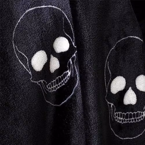 Catherine Lansfield Skulls Halloween Fleece Throw Blanket in Grey and Black, W/D/H: 130 x 170 cm – 2