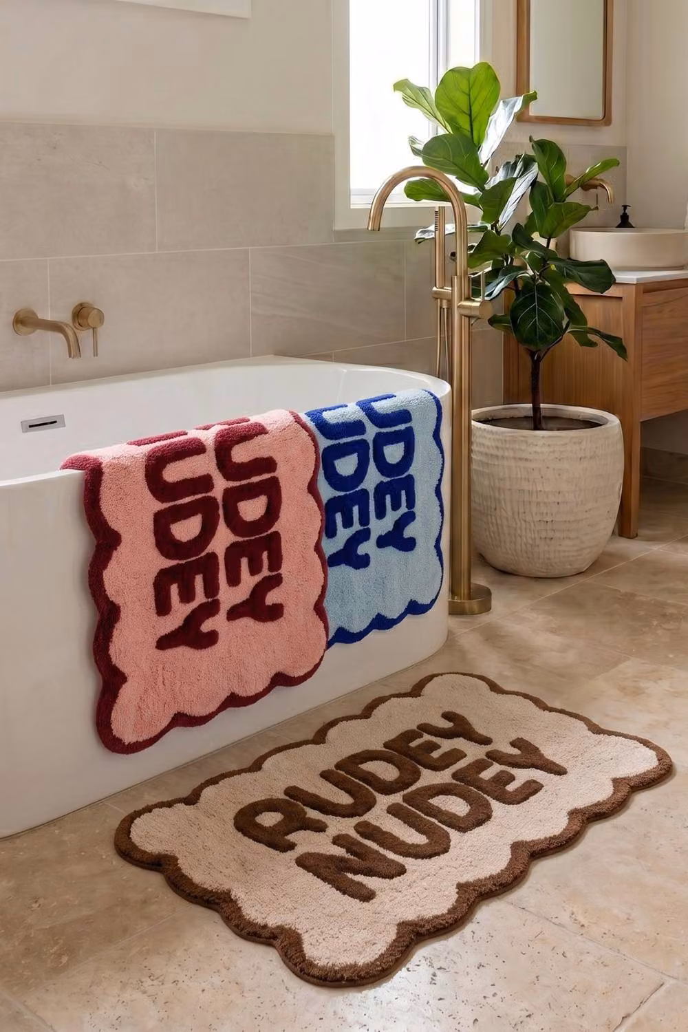 Mooky Mats Rudey Nudey Slogan Scalloped Bath Mat in Beige, Non-Slip, W: 80 cm, D: 50 cm – 5