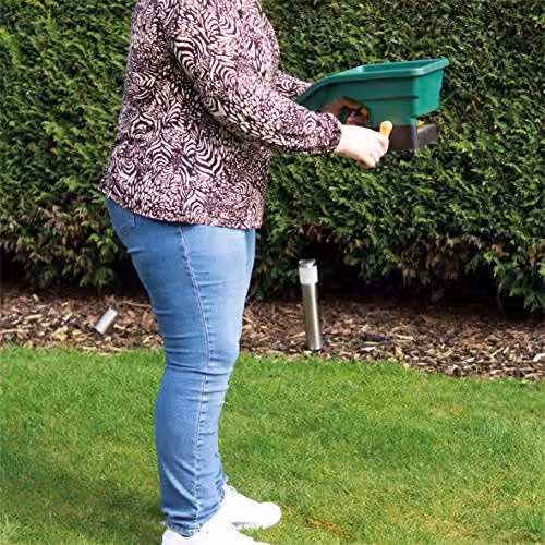 St Helens Home & Garden Manual Seed Spreader in Green – 3