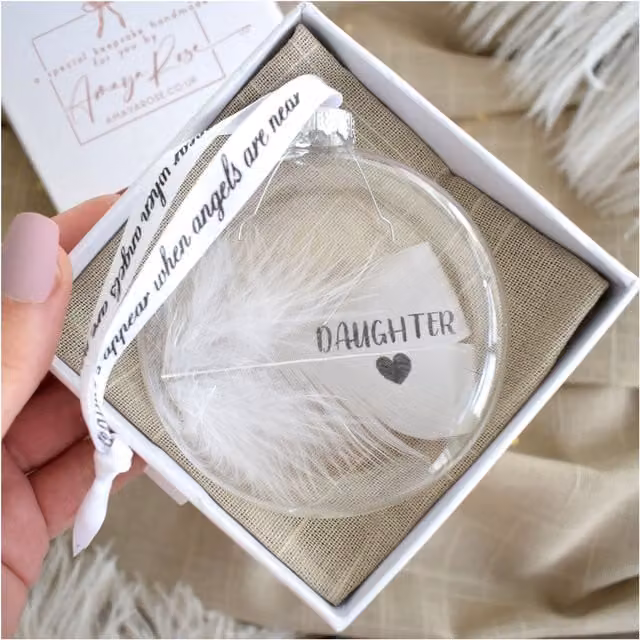 Amaya Rose Ltd In Memory of Daughter Round Glass Bauble with Feather Design in Clear and White – 1