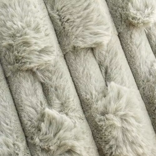 Bianca Carved Faux Fur Throw Green W/D/H: 150 x 200 cm – 2