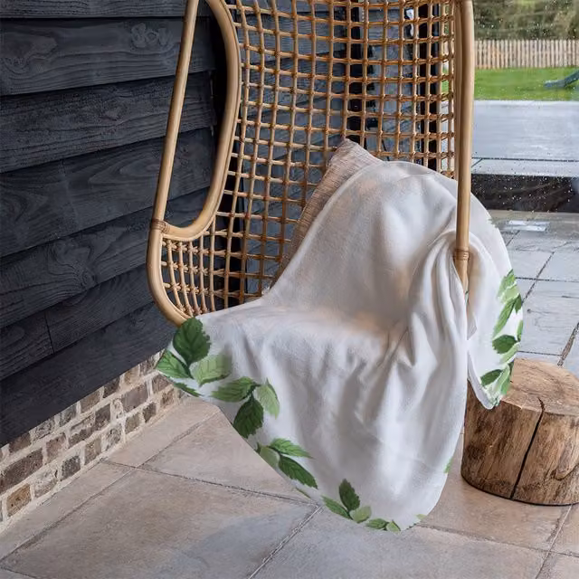 Benjamin Tate Design Floral Fleece Blanket in Green and Sand, W/D/H: 120 x 150 cm