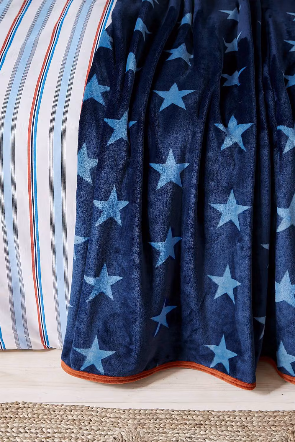 Helena Springfield Geometric Star Fleece Throw in Blue and Red, W: 140 cm, D: 180 cm – 3