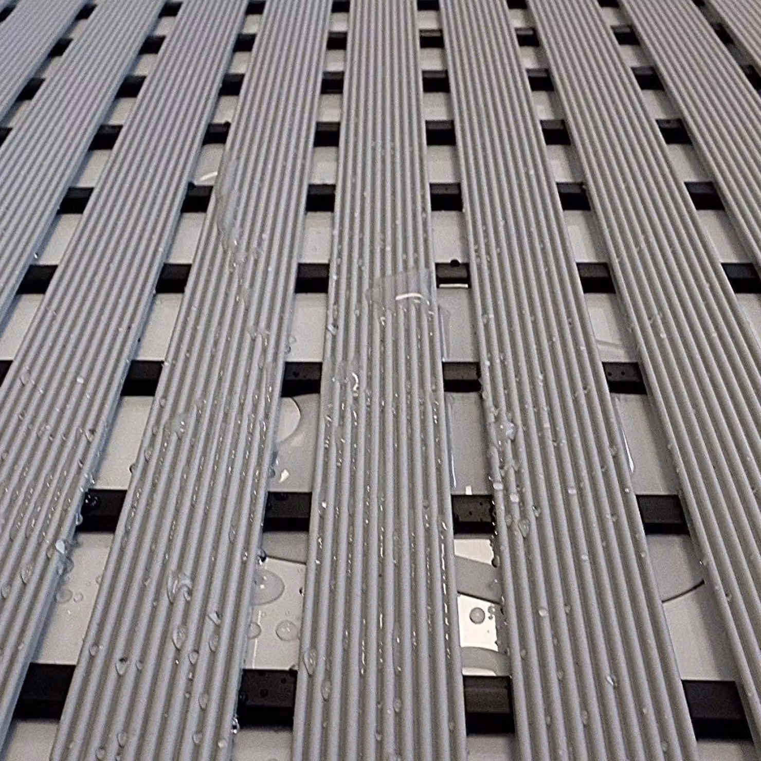 Oseasons Non-Slip Quick-Drying Slatted Shower Mat in Grey, W/D/H: 61 x 43 x 1 cm – 3