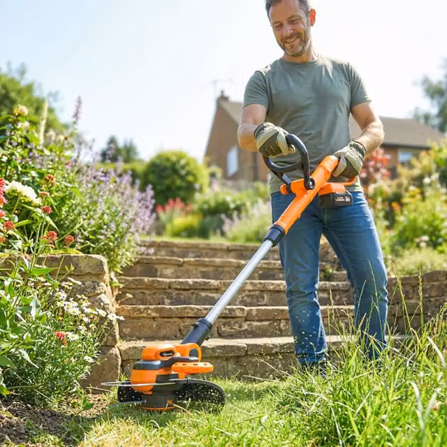 Outsunny Cordless Strimmer in Orange with 2 x 4.0Ah Rechargeable Lithium Batteries and Charger