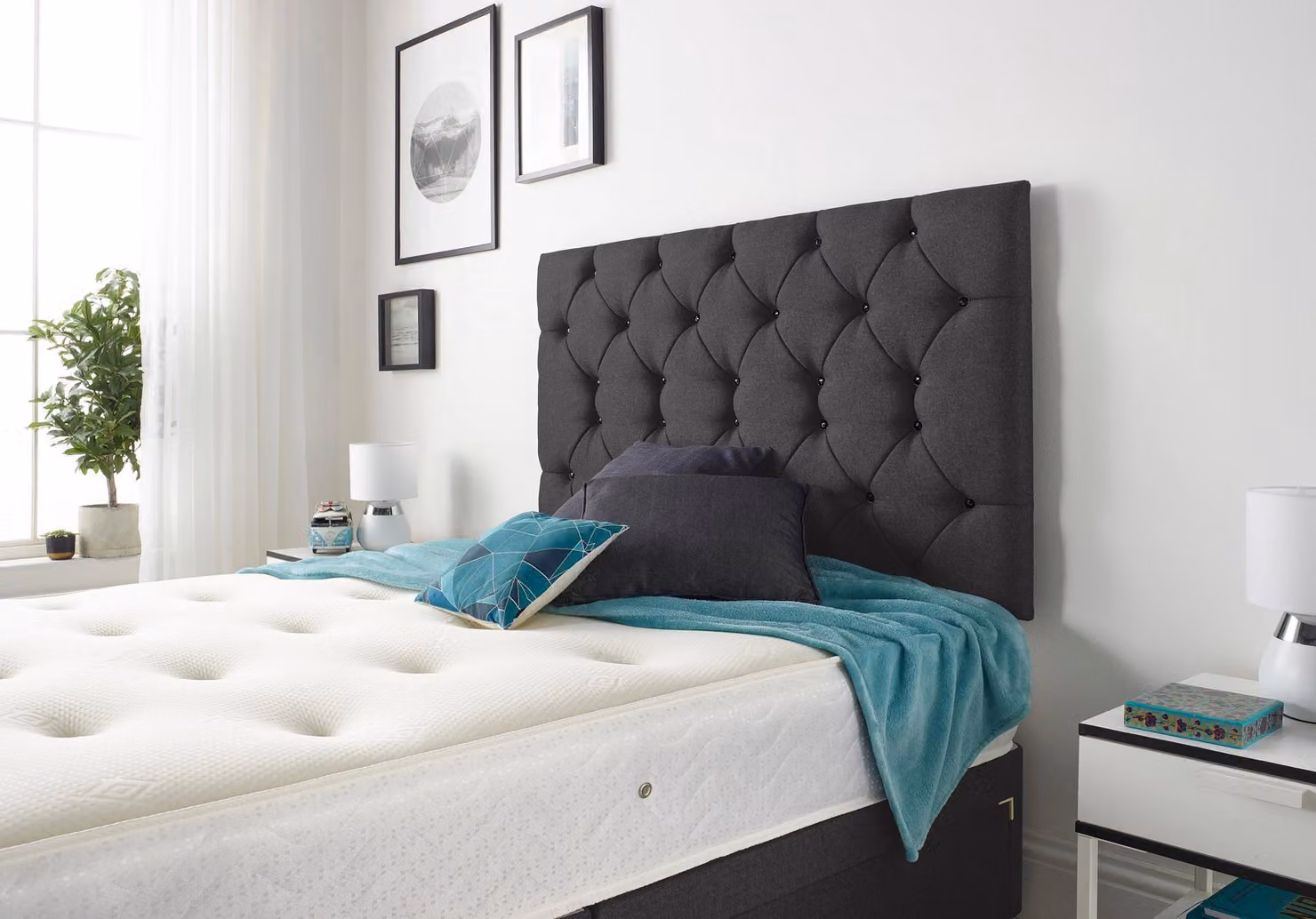 Somnior Premier Super King Plush Velvet 4 Drawer Divan Bed Set with Upholstered Chesterfield Headboard and Hybrid Memory Foam Mattress in Black W/D/H: 200 x 200 cm – 2