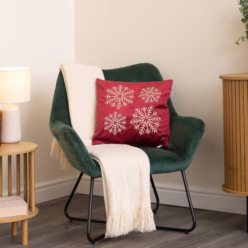 Samuel Alexander Burgundy and Gold Snowflake Soft Christmas Cushion, W/D/H: 44 x 44 x 44 cm – 2