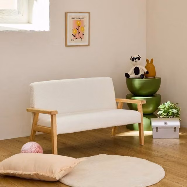 Sweek 2-Seater Children's Bench in White Bouclé Fabric and Rubberwood, W/D/H: 84.0 x 43.5 x 25.0 cm