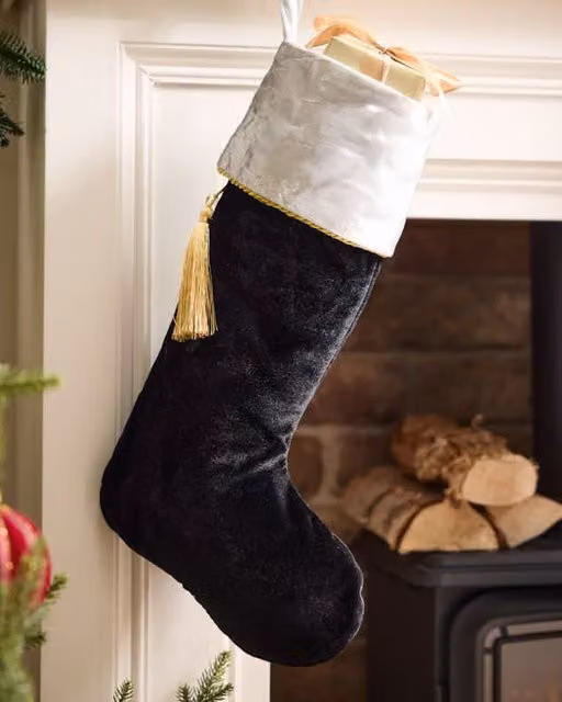 Dibor Set of 4 Kensington Velvet Christmas Tree Decor Gift Bags in Black, Gold and Silver – 1