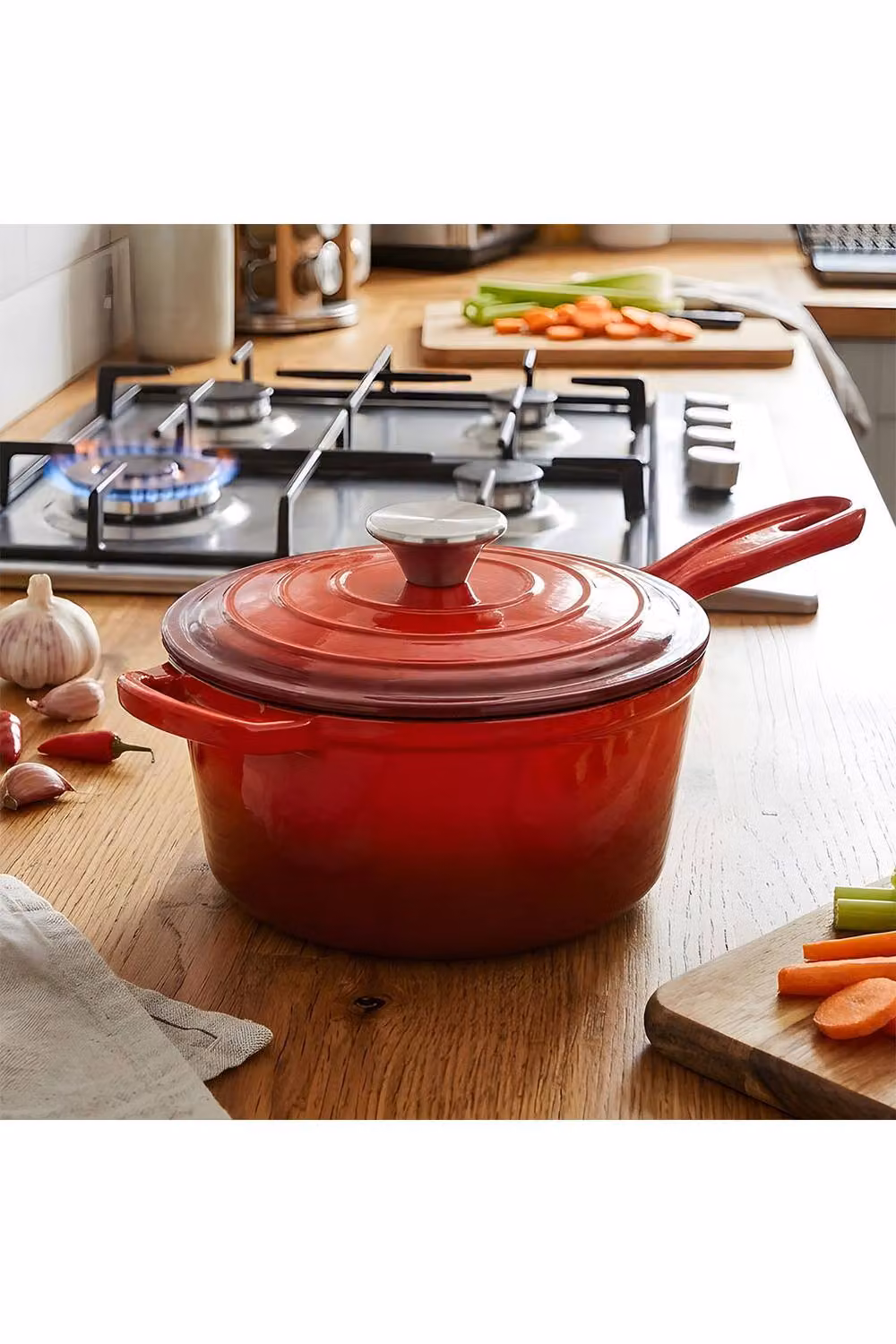 Living and Home Red Enamelled Cast Iron Saucepan with Lid, 2.5 l – 3