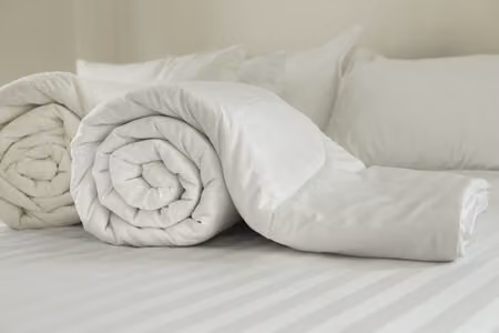 Absolute Home Textiles Single White FR BS7175 Polyester Duvet Cover, W/D/H: 140 x 200 cm