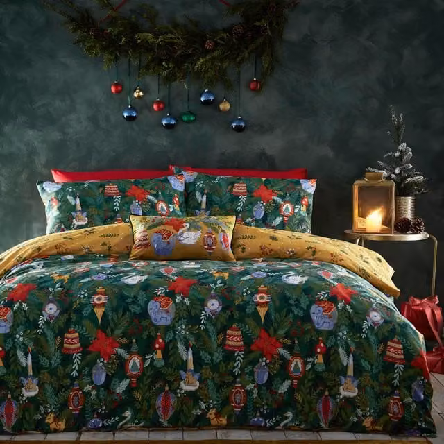 Christmas Trinket Reversible Floral Duvet Cover Set in Green, 140 x 200 cm