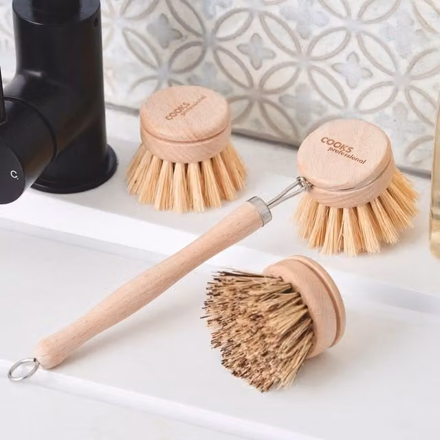 Cooks Professional Bamboo Dish Brush with Long Handle and 3 Interchangeable Natural Fibre Heads in Brown