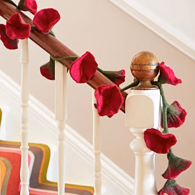 Paper High Handcrafted Felt Flower Garland in Red, 160 cm Long with 20 Flowers – 1