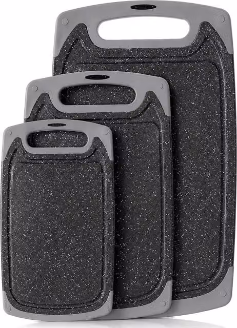 Innoteck 3 Piece Non-Slip Plastic Cutting Board Set with Handles and Grooves in Black and Green