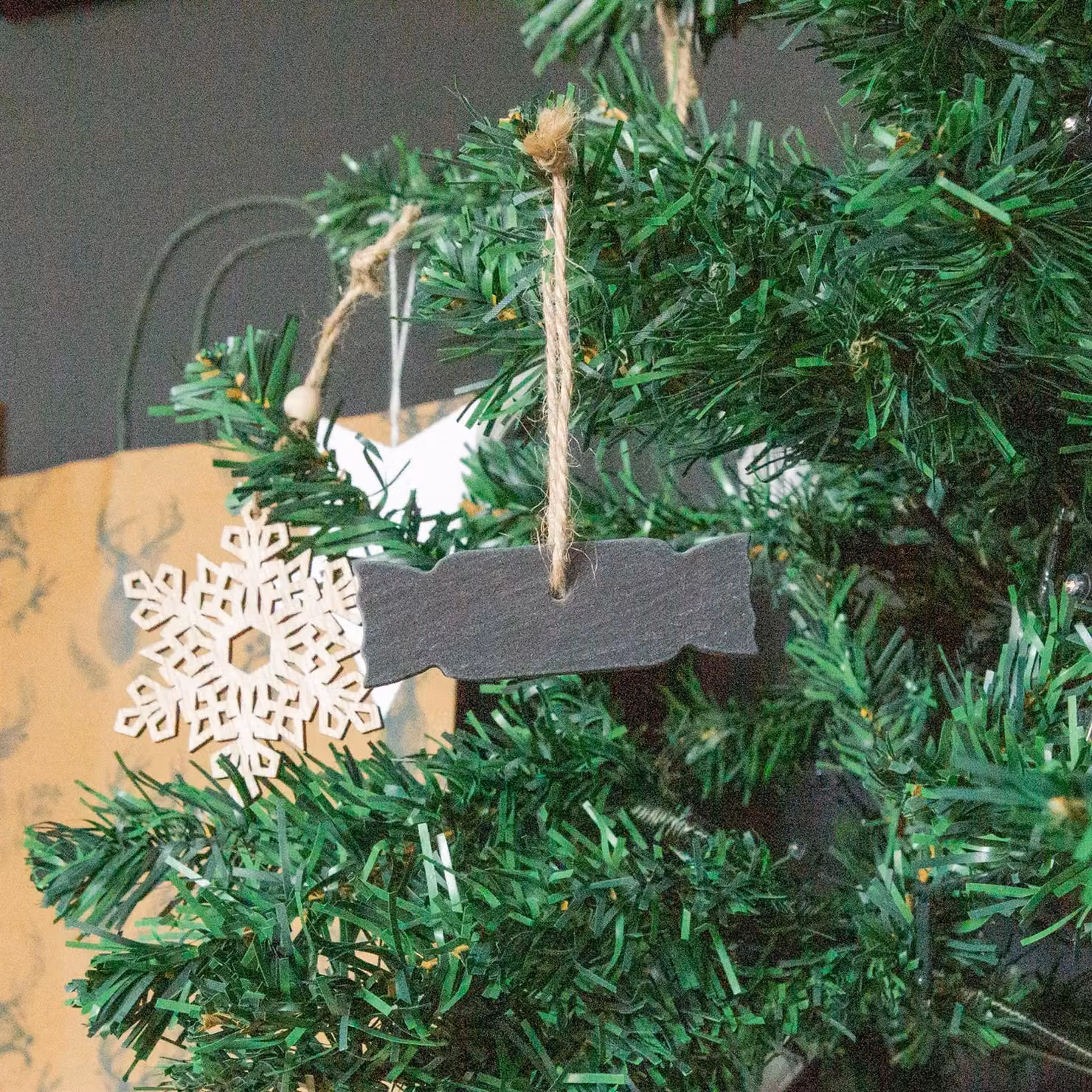 Nicola Spring Grey Slate Cracker Christmas Tree Hanging Decoration, H 7.5 cm x W 2.5 cm – 3