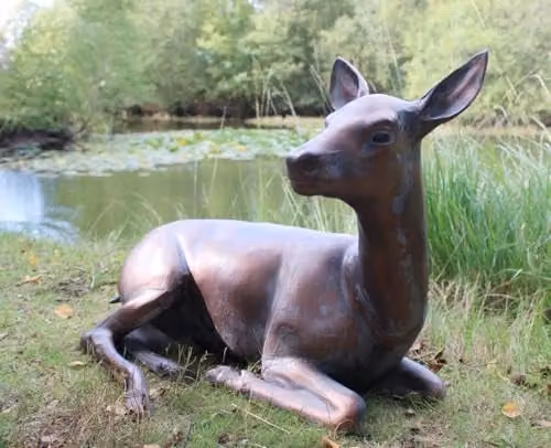 Inspirational Gifting Hand Cast Aluminium Doe Deer Laying Garden Sculpture Ornament in Bronze – 1