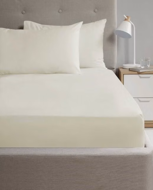 Rapport Home Polycotton Fitted Sheet in Beige, W/D/H: 90 x 190 cm