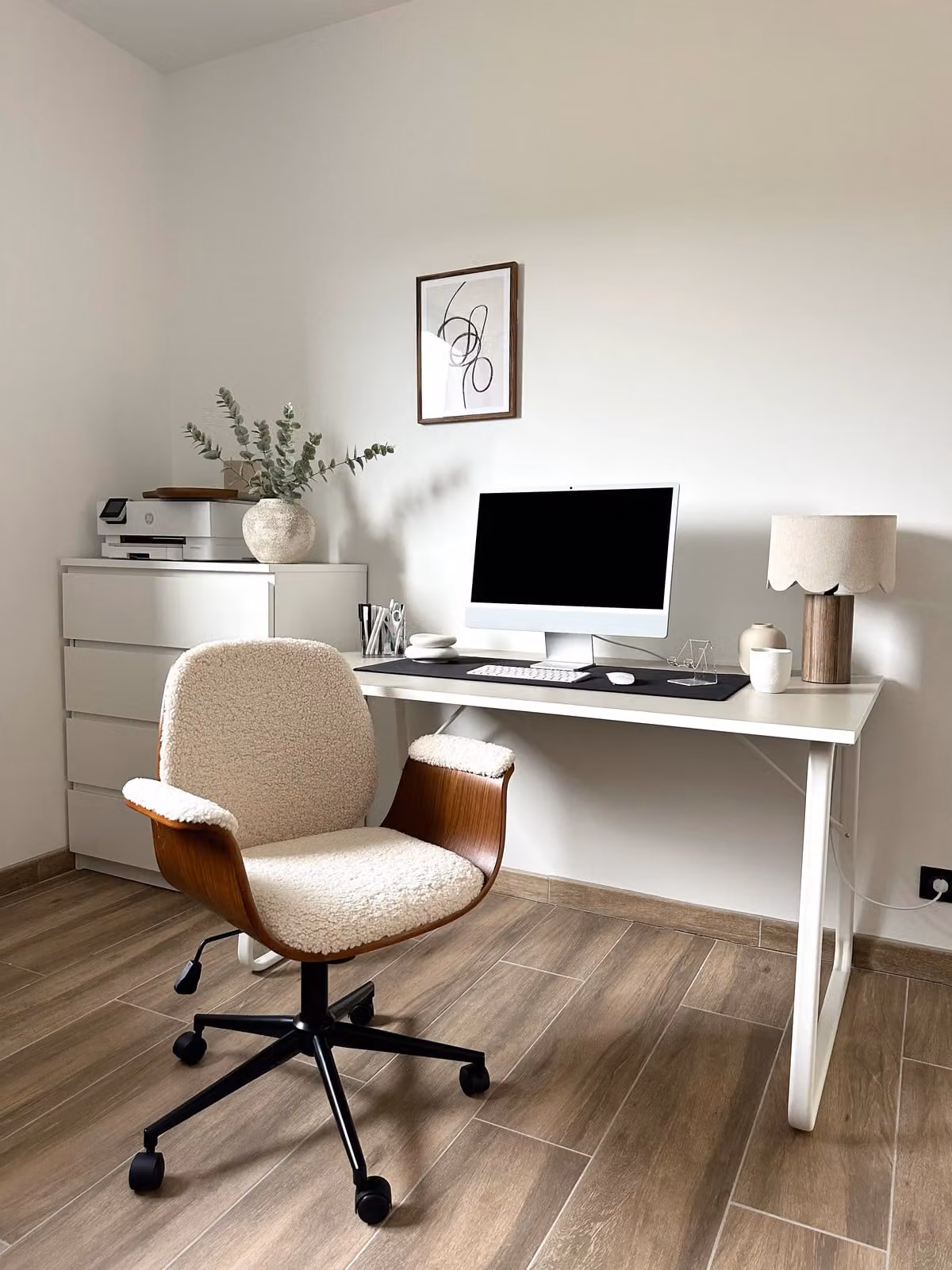 Nordlys Ergonomic Adjustable Office Chair in White with Wood and Bouclé Design – 3