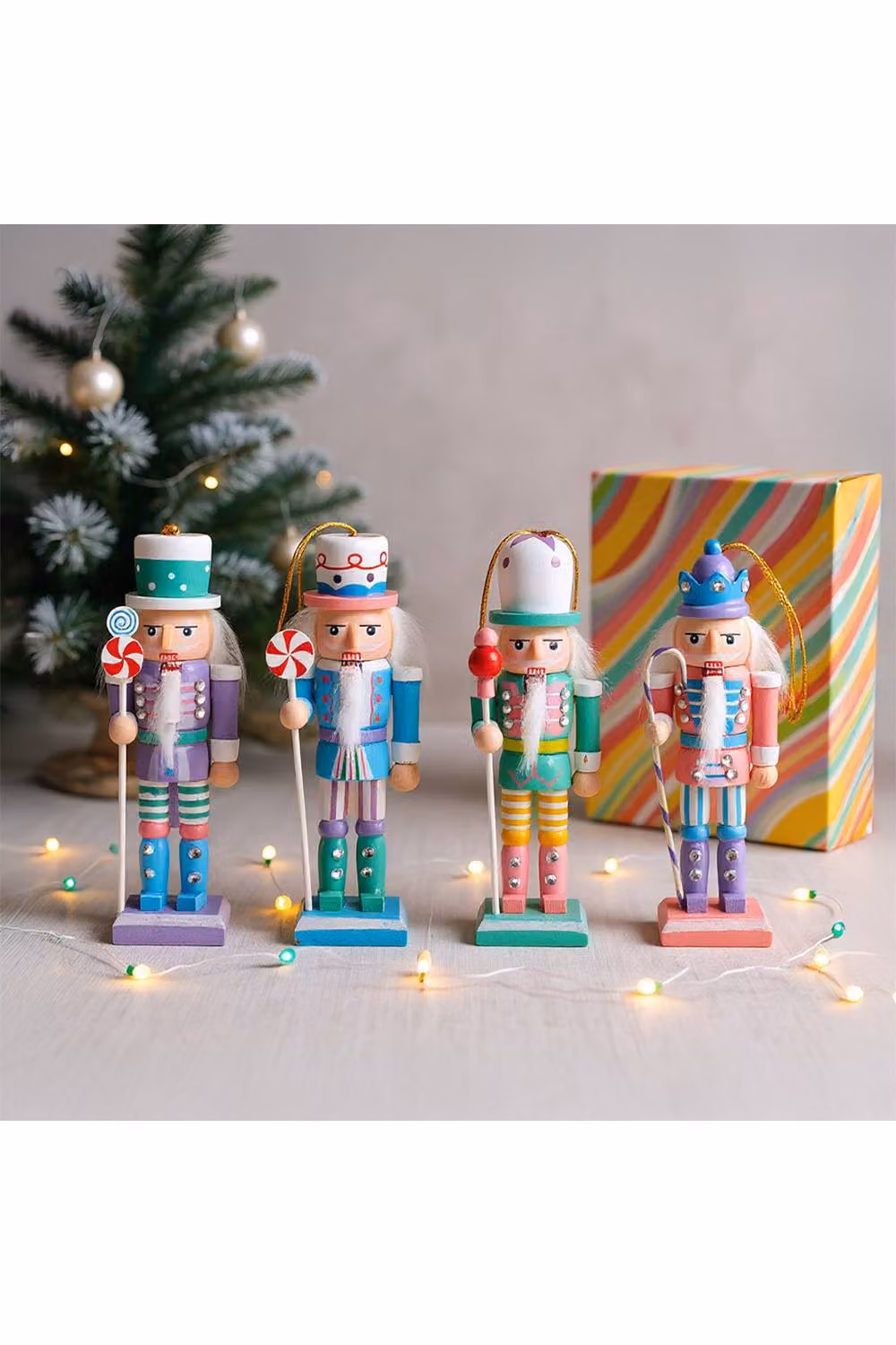 Living and Home 4-Piece Multicolour Wooden Christmas Nutcracker Figurine Decoration Set – 2