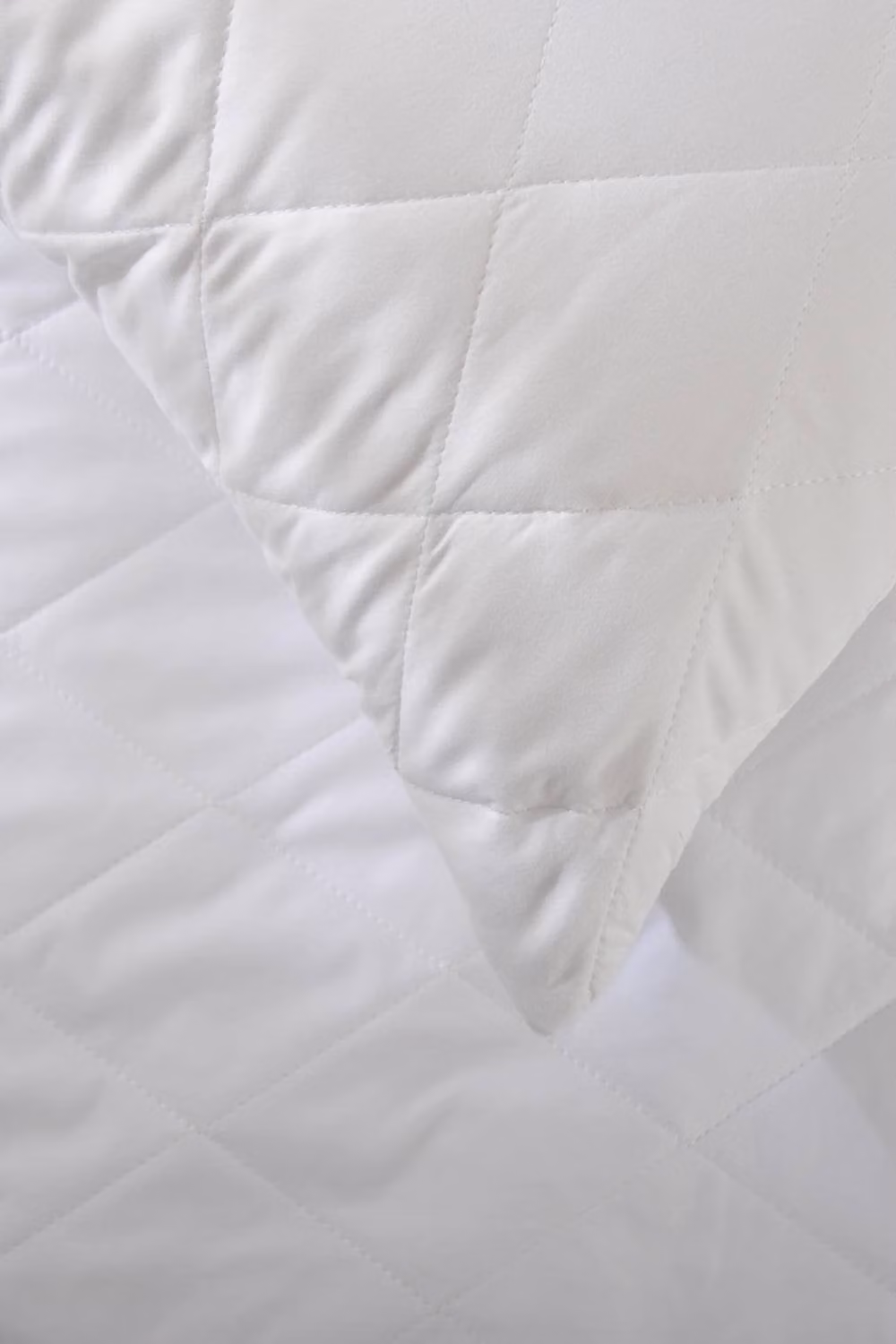 The Lyndon Company Quick Dry Quilted Mattress Protector in White, W/D/H: 140 x 200 cm