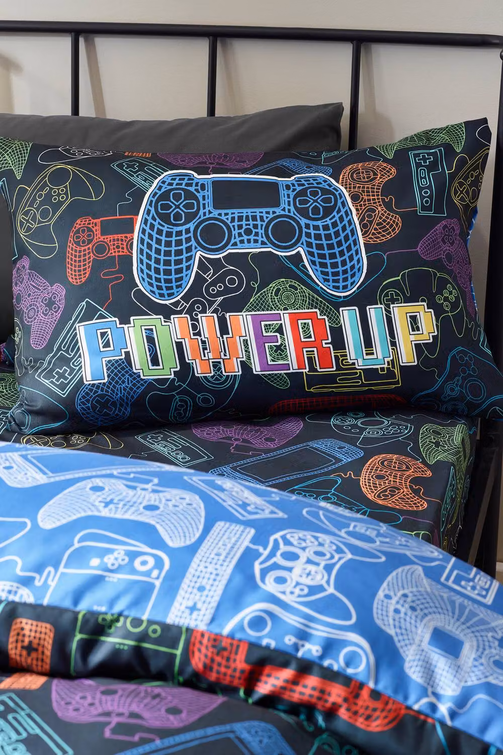 Catherine Lansfield Power Up Gamer Reversible Microfibre Duvet Cover Set, Black and Blue, Size: 90 x 200 cm – 2