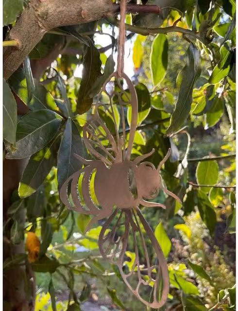 Poppyforge Hanging Folded Wings Bee Metal Garden Art in Brown, W: 15 cm, H: 10 cm