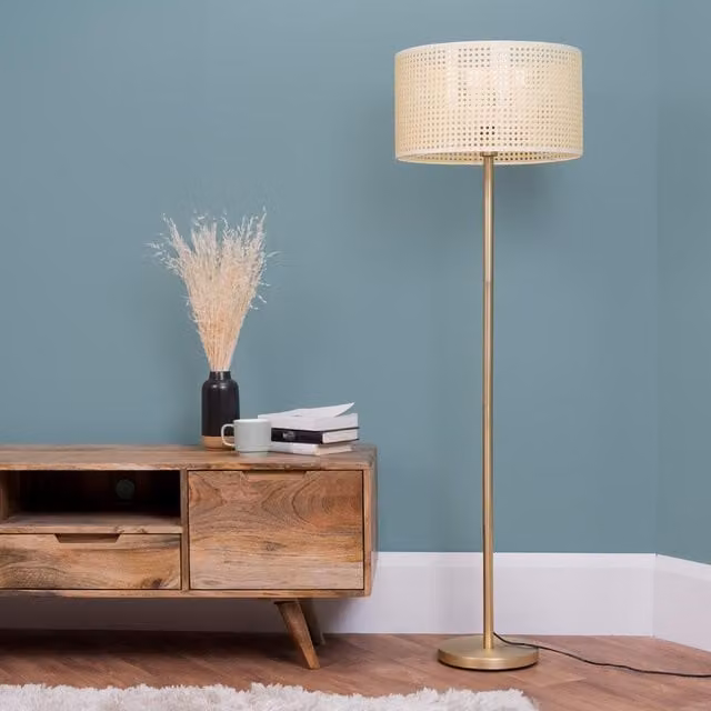 ValueLights Charlie Modern Floor Lamp with Rattan Cylinder Shade in Gold/Brass