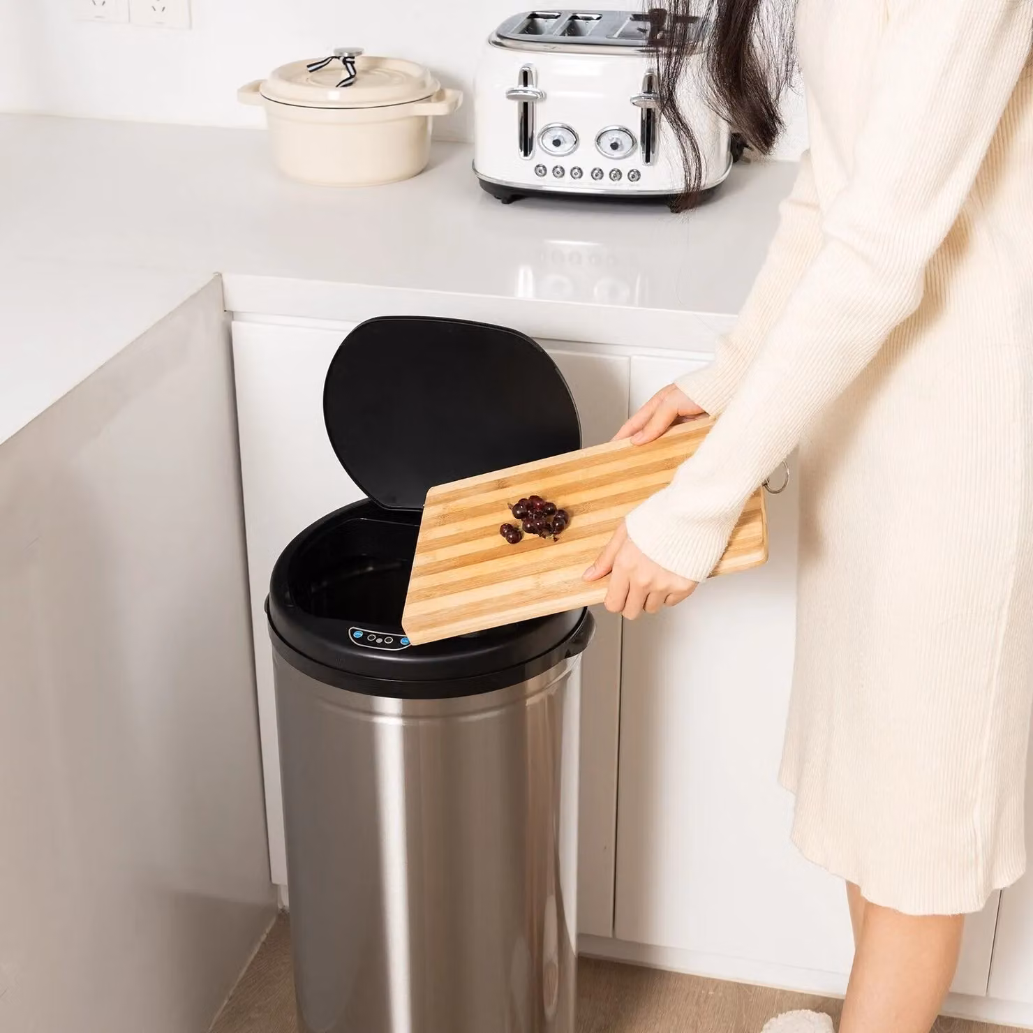 Costway 30L Automatic Motion Sensor Garbage Bin with Stainless Steel Frame in Silver – 4