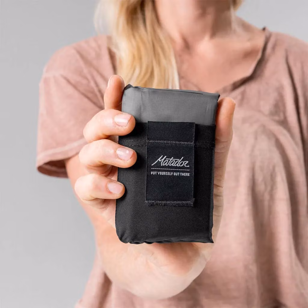Matador Pocket Blanket in Black – 7
