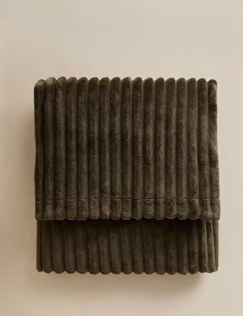 M&S Fluffy Ribbed Fleece Throw in Green