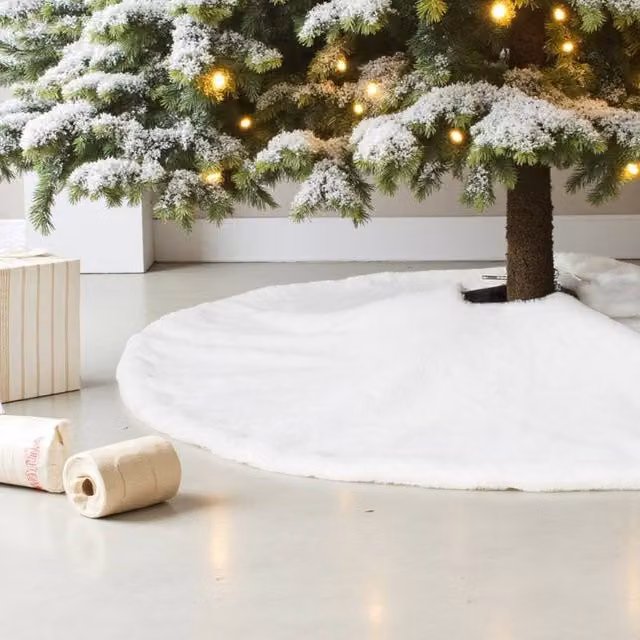 Garden Greatness White Faux Fur Christmas Tree Skirt, Diameter: 167.64 cm