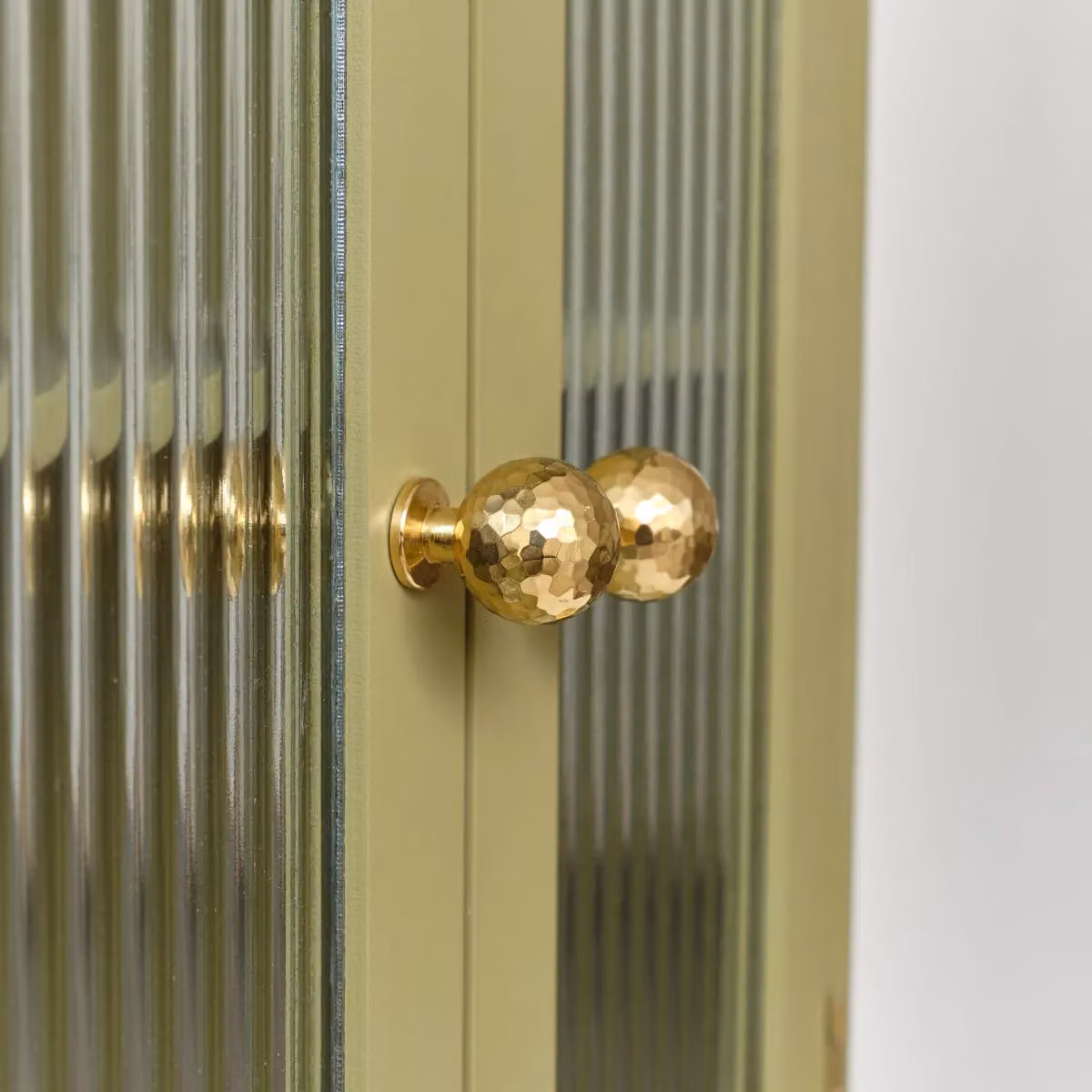 Melody Maison Retro Wall Mounted Cabinet with Reeded Glass Doors in Dark Green and Gold – 2